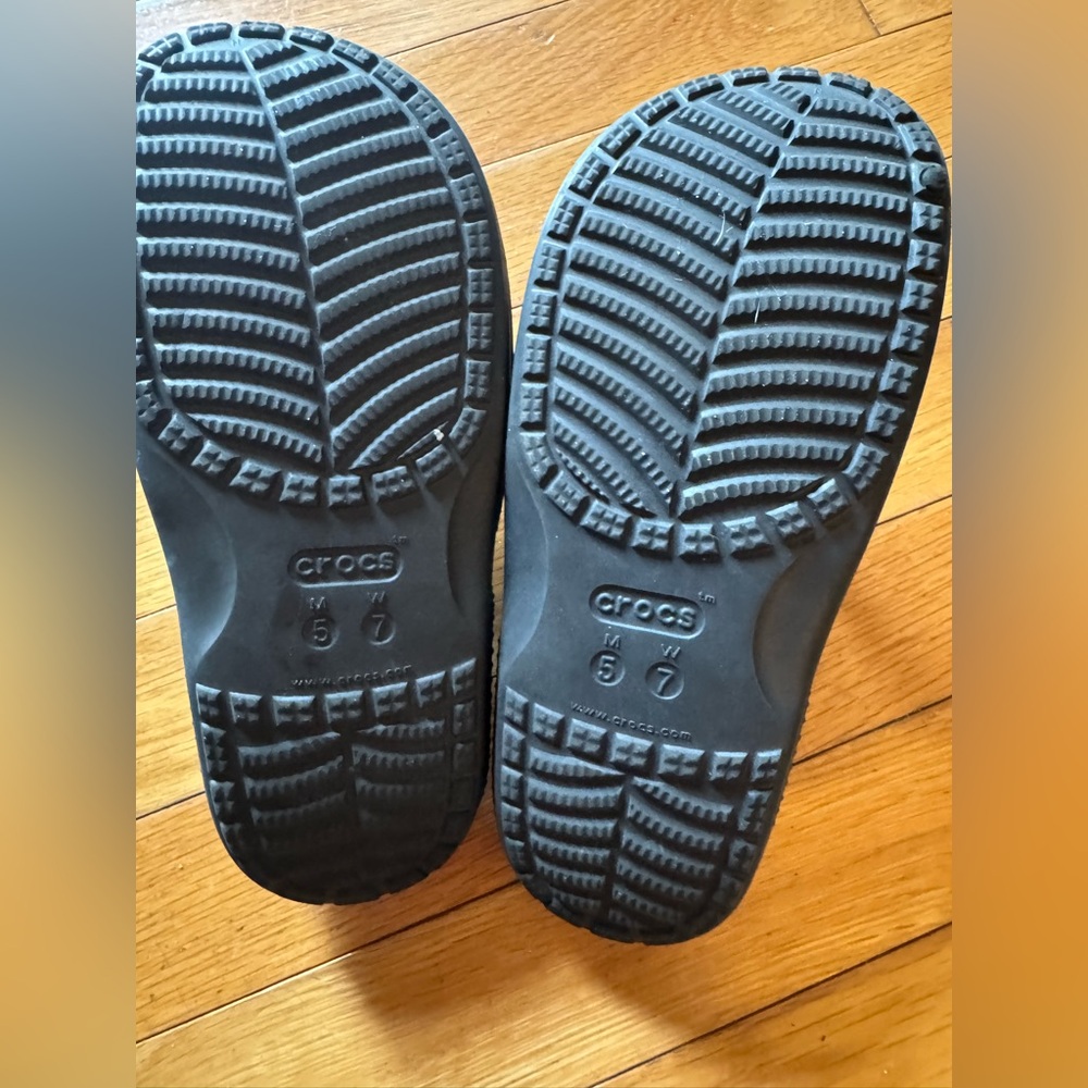 CROCS Tie-Dye Slide Sandals - Picture 7 of 7